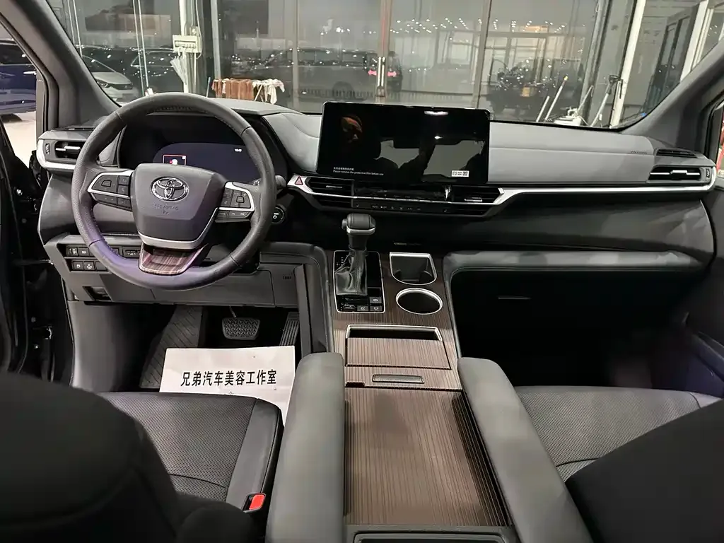 Toyota Granvia — фото 10