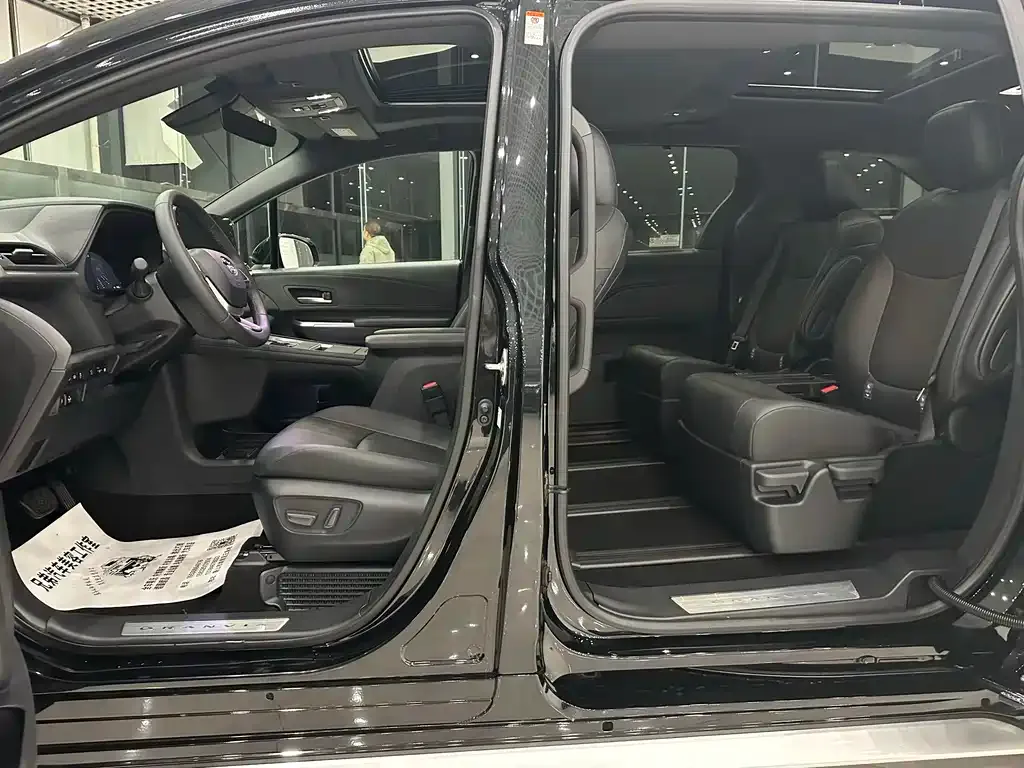 Toyota Granvia — фото 8