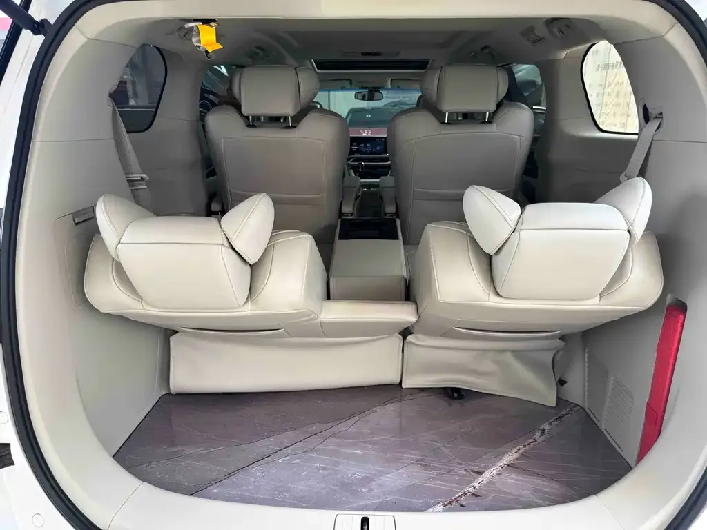 Buick GL8 2023 из CN, фото 2