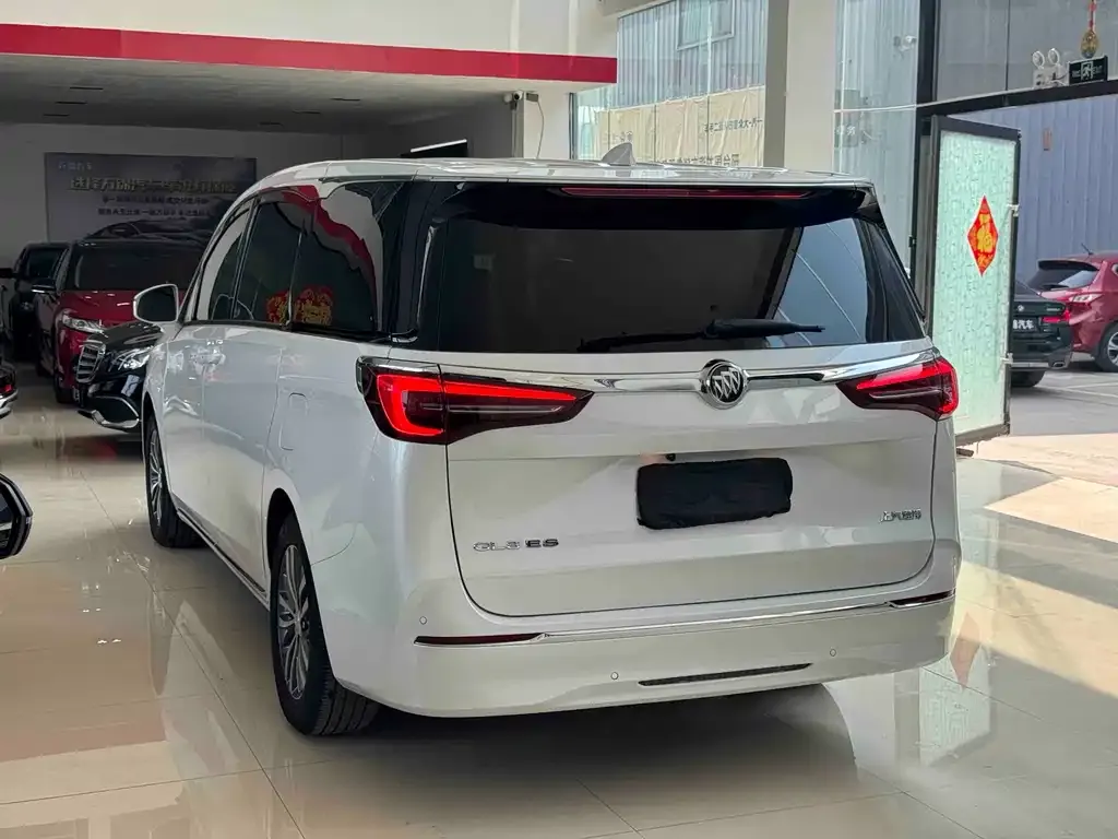 Buick GL8 2023 из CN, фото 3