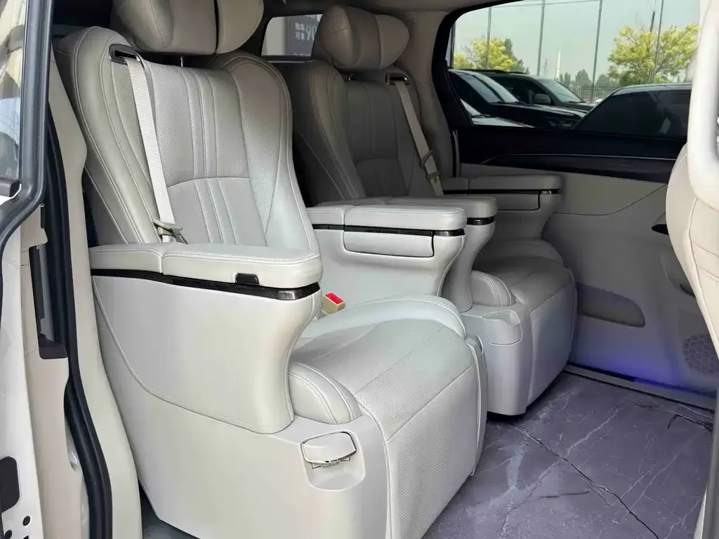 Buick GL8 2023 из CN, фото 6