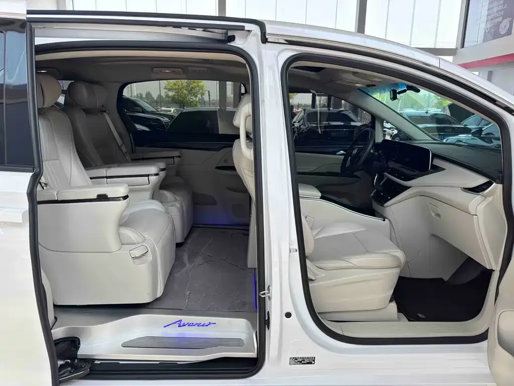 Buick GL8 2023 из CN, фото 9