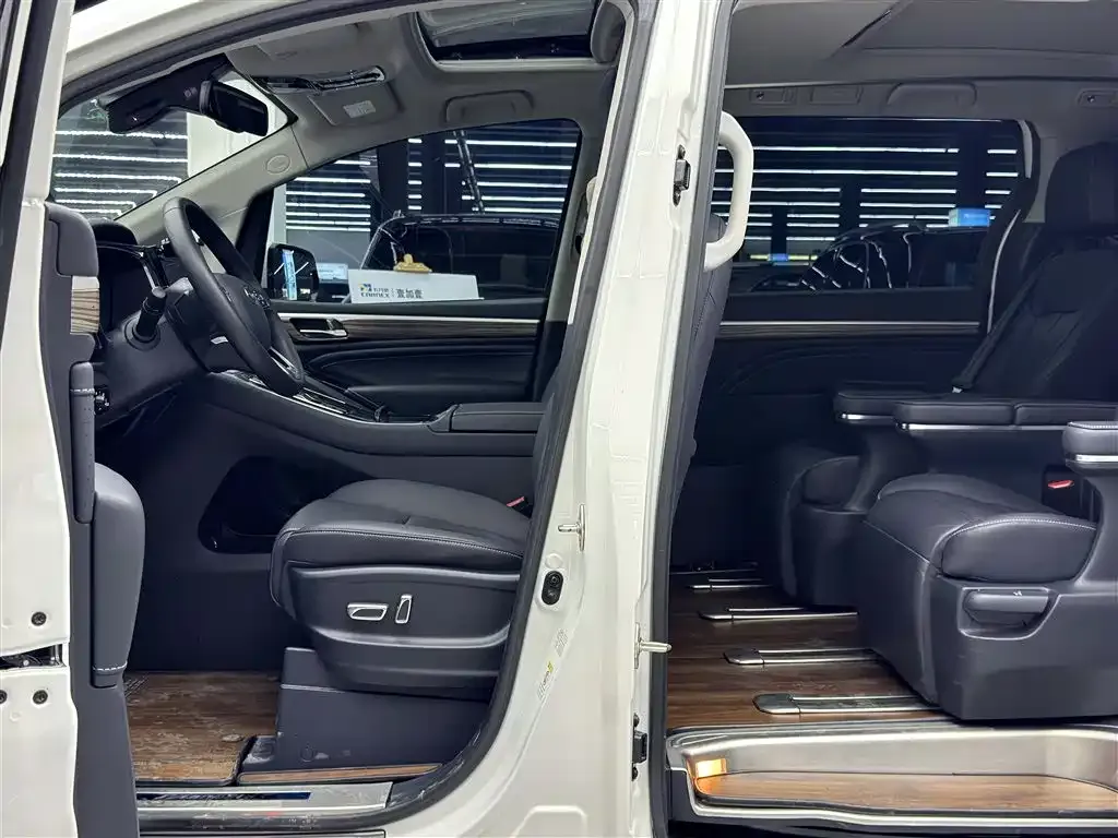 GAC Motor Trumpchi M8 — фото 10