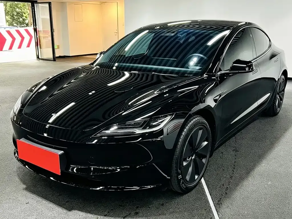 Tesla Model 3 — фото 1