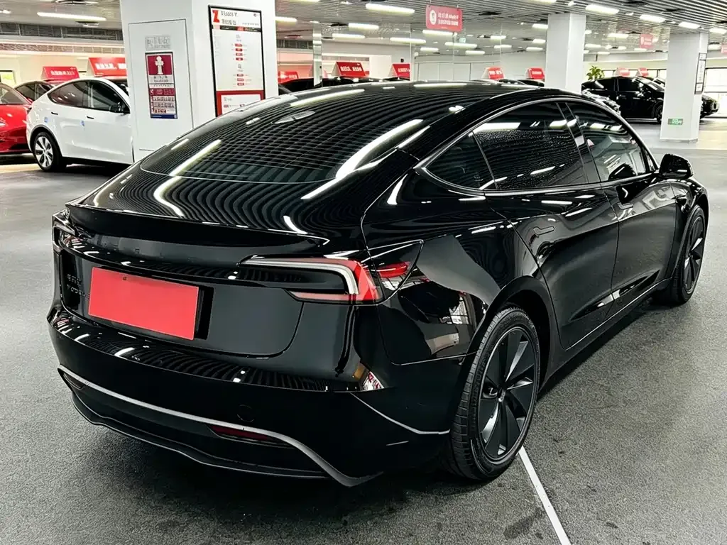 Tesla Model 3 — фото 9