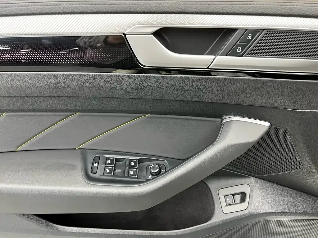 Volkswagen CC 2024 из CN, фото 8