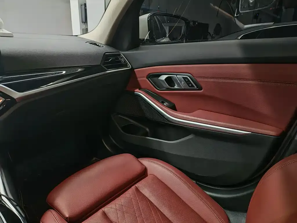 BMW 3 Series 2024 из CN, фото 2
