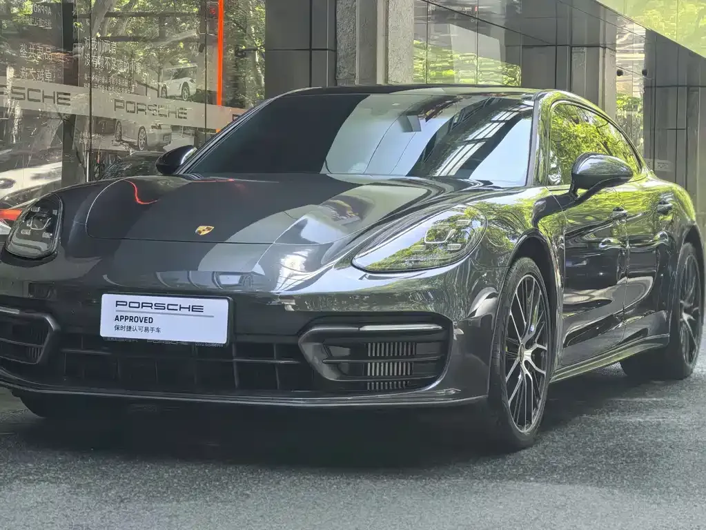 Porsche Panamera — фото 1