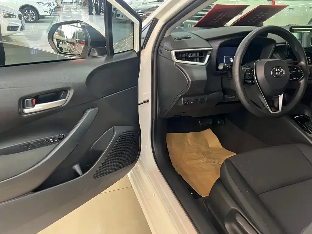 Toyota Corolla 2023 из CN, фото 5