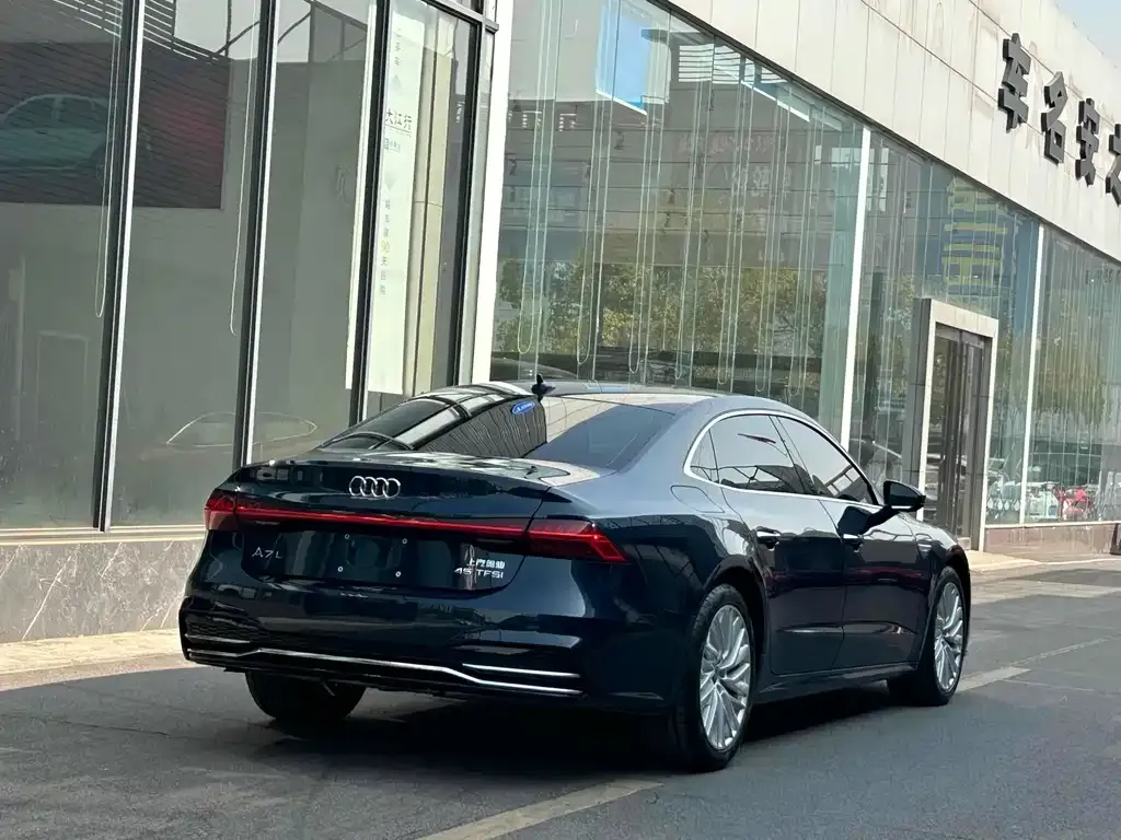 Audi A7L 2024 из CN, фото 9
