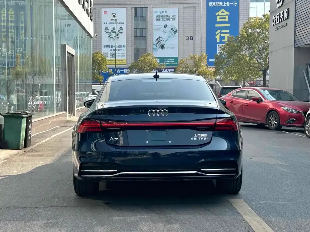 Audi A7L 2024 из CN, фото 2