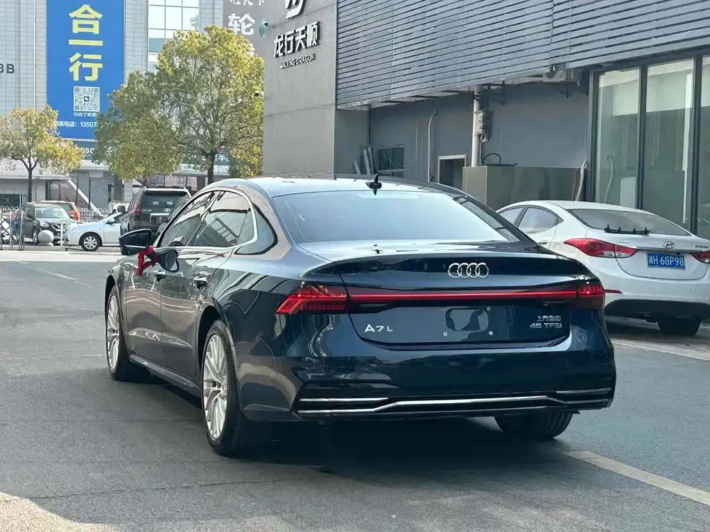 Audi A7L 2024 из CN, фото 3