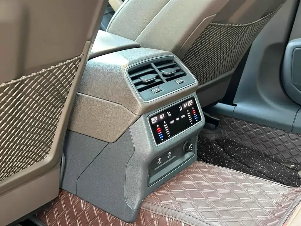 Audi A7L 2024 из CN, фото 7