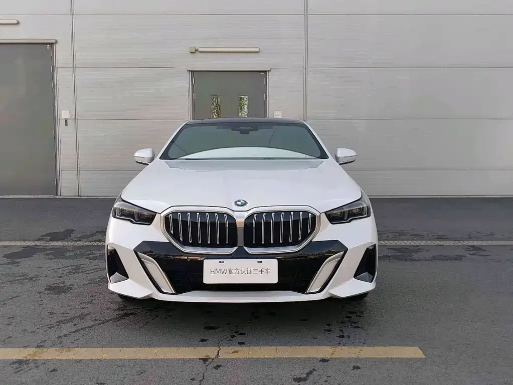 BMW 5 Series — фото 4