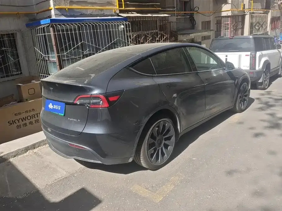 Tesla Model Y — фото 6