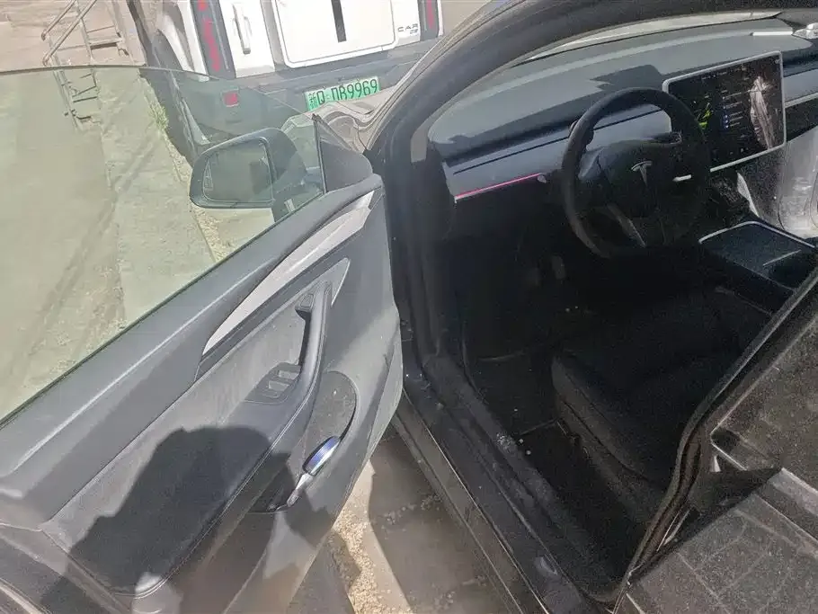 Tesla Model Y — фото 4