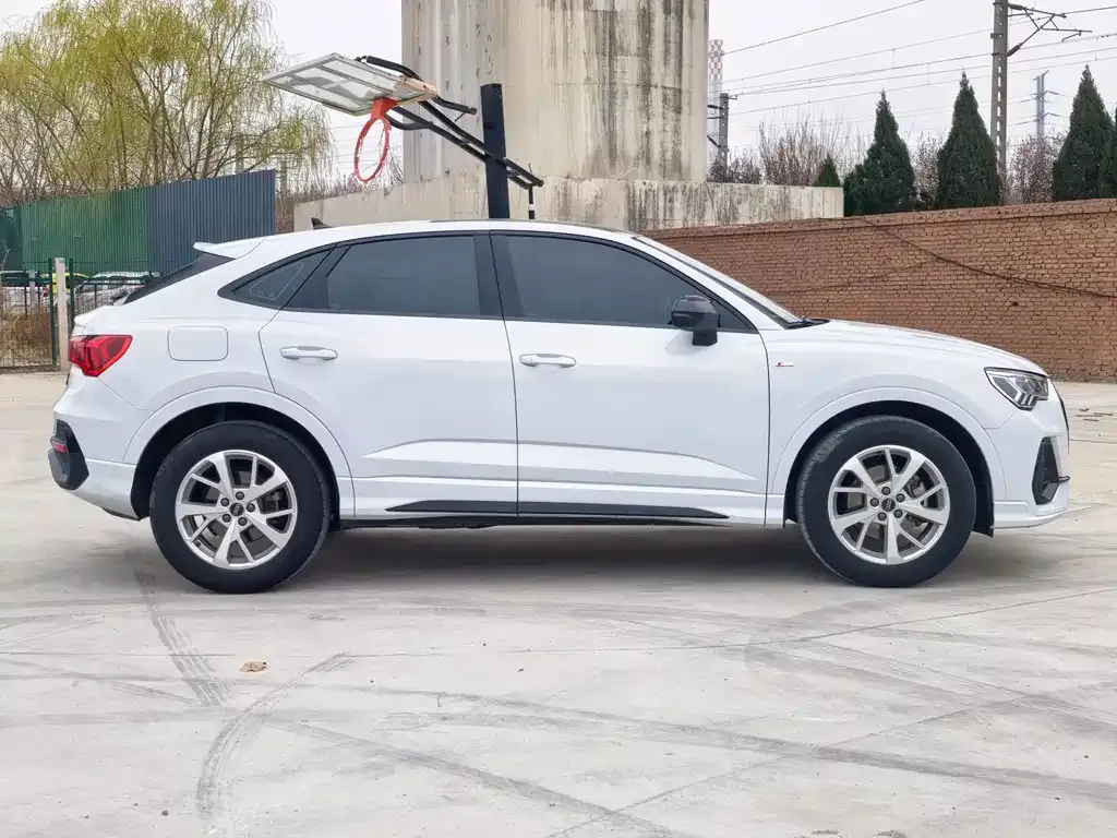 Audi Q3 Sportback 2023 из CN, фото 2