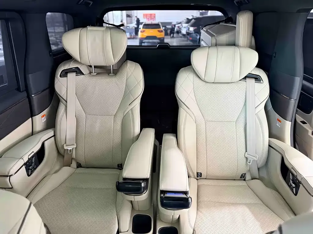 Toyota Alphard — фото 10