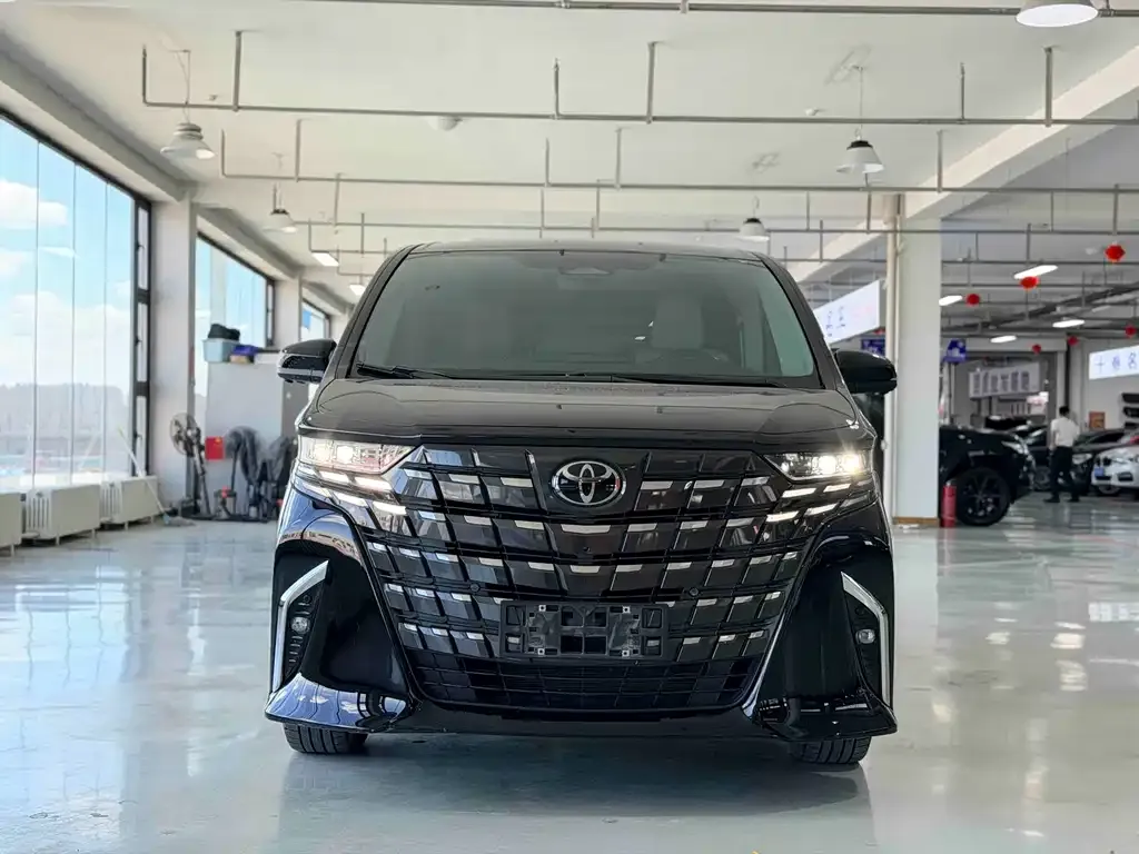 Toyota Alphard — фото 2