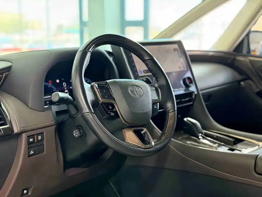 Toyota Alphard — фото 6