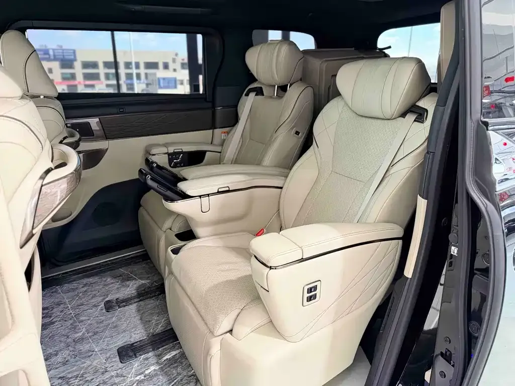 Toyota Alphard — фото 8