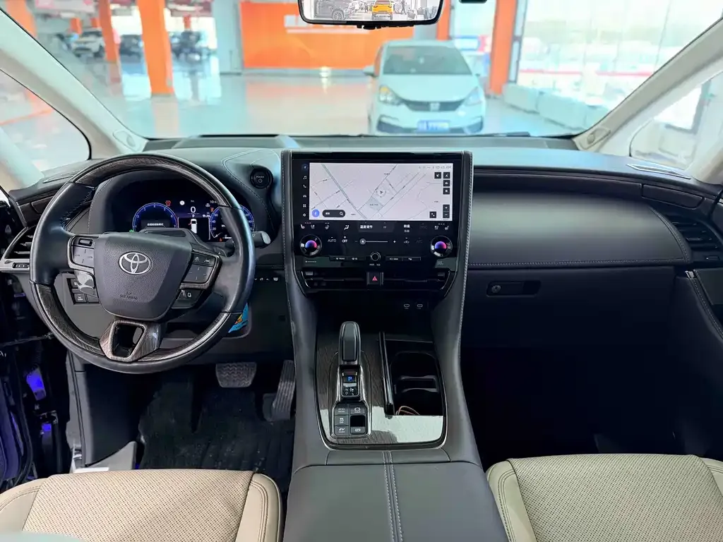 Toyota Alphard — фото 3