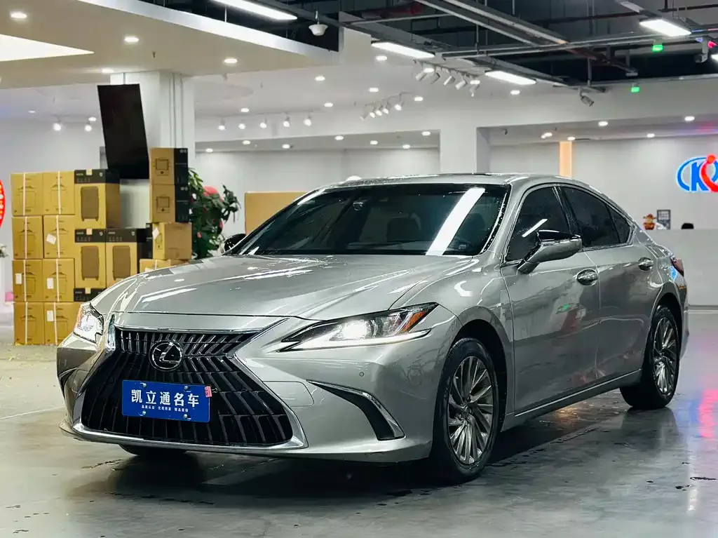 Lexus ES — фото 1