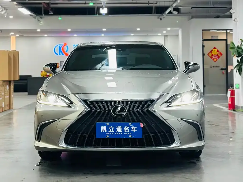 Lexus ES — фото 10