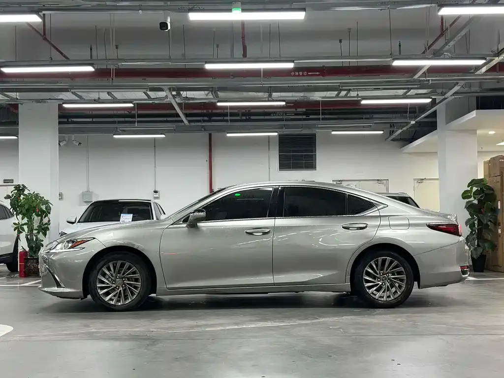 Lexus ES — фото 6