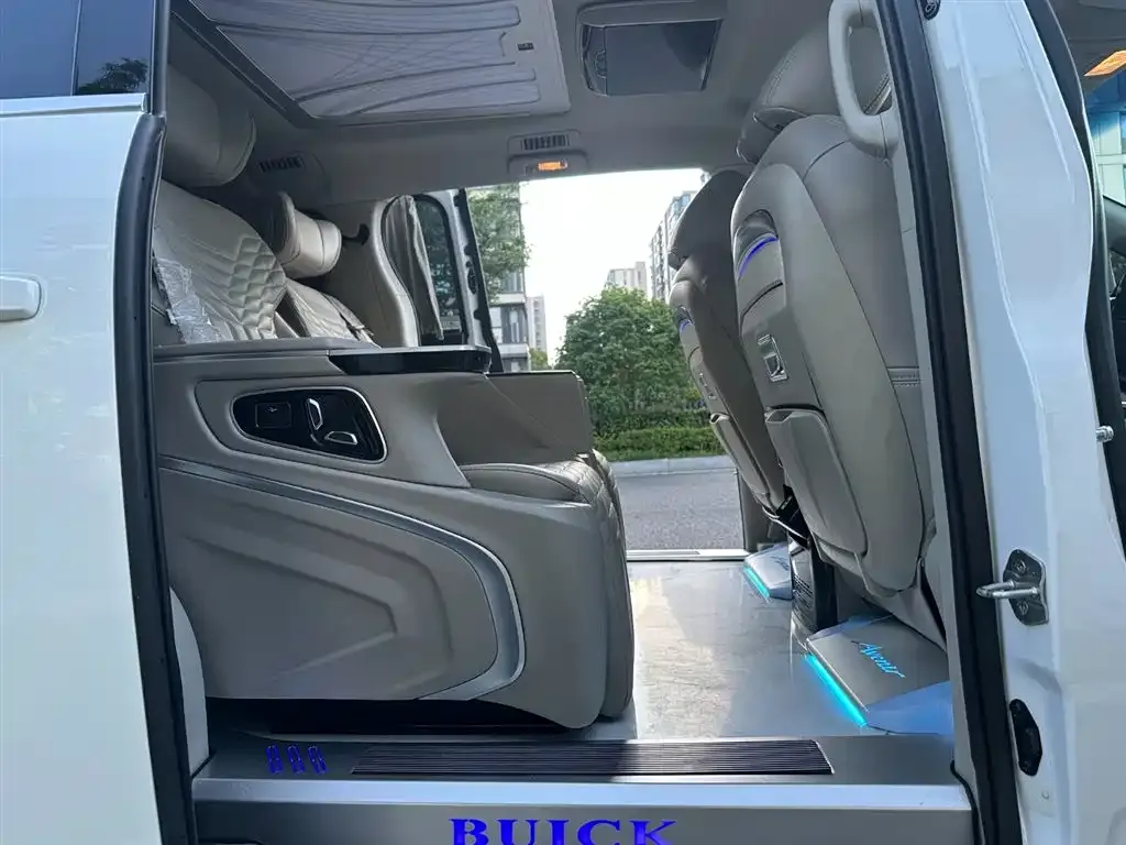 Buick GL8 2024 из CN, фото 2