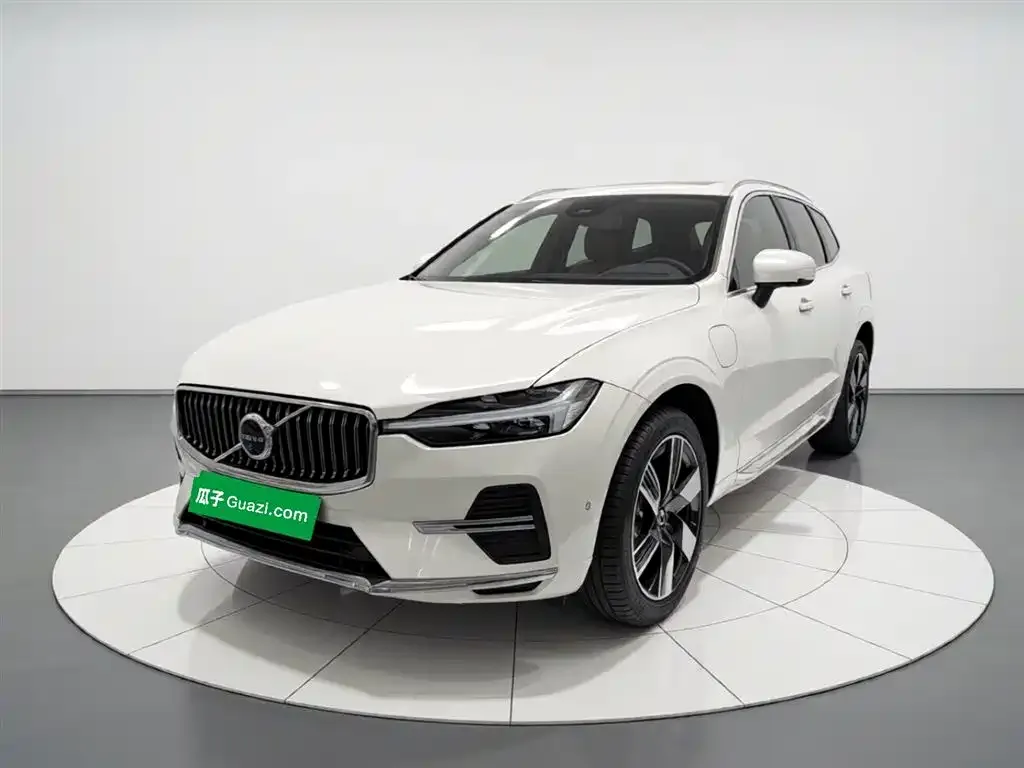 Volvo XC60 PHEV — фото 3