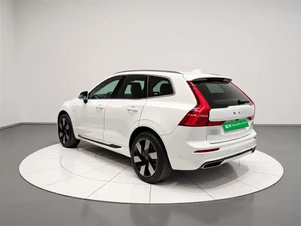 Volvo XC60 PHEV — фото 2