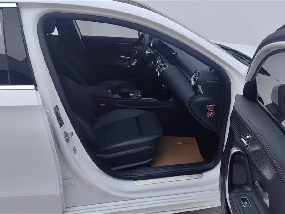 Mercedes-Benz A-Class 2023 из CN, фото 2