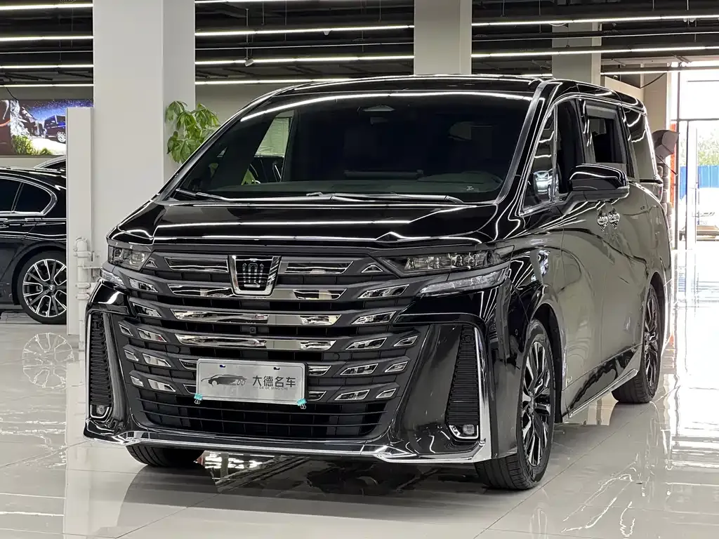Toyota Vellfire — фото 1