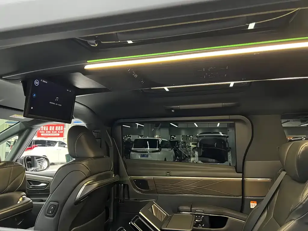 Toyota Vellfire — фото 4