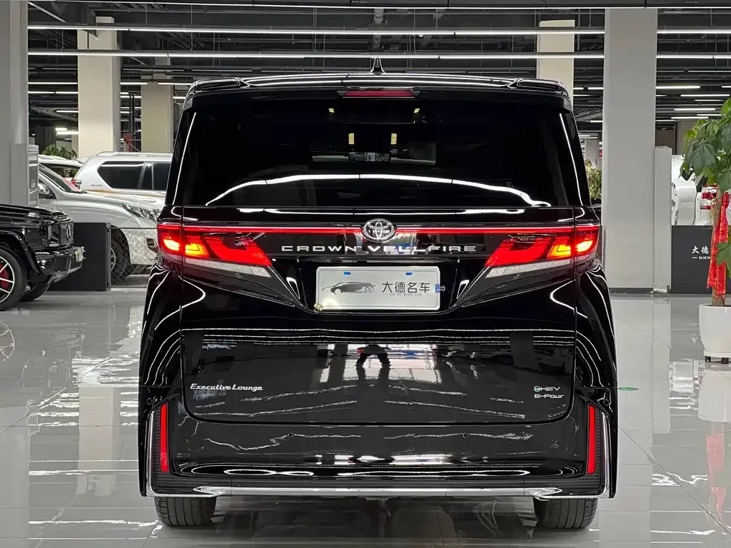 Toyota Vellfire — фото 5