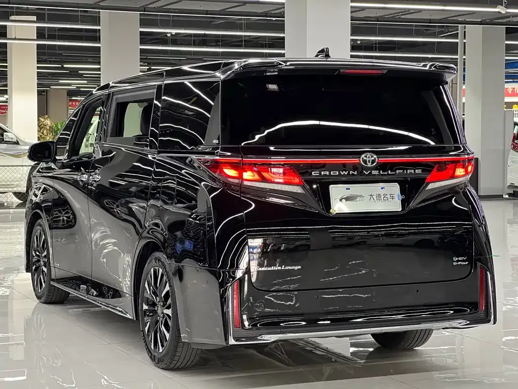 Toyota Vellfire — фото 10