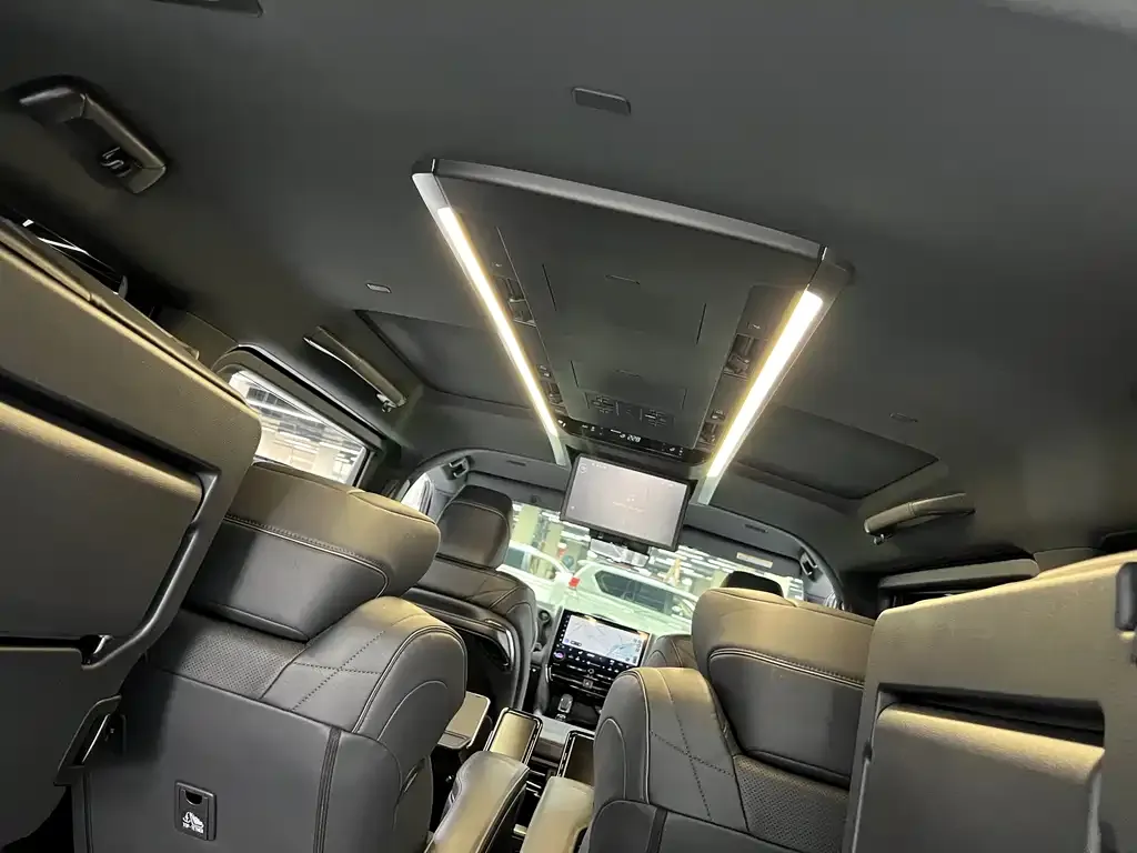 Toyota Vellfire — фото 3