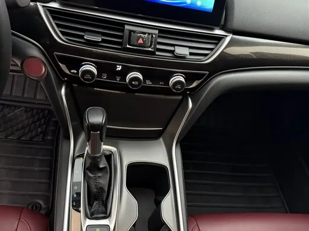 Honda Accord — фото 10