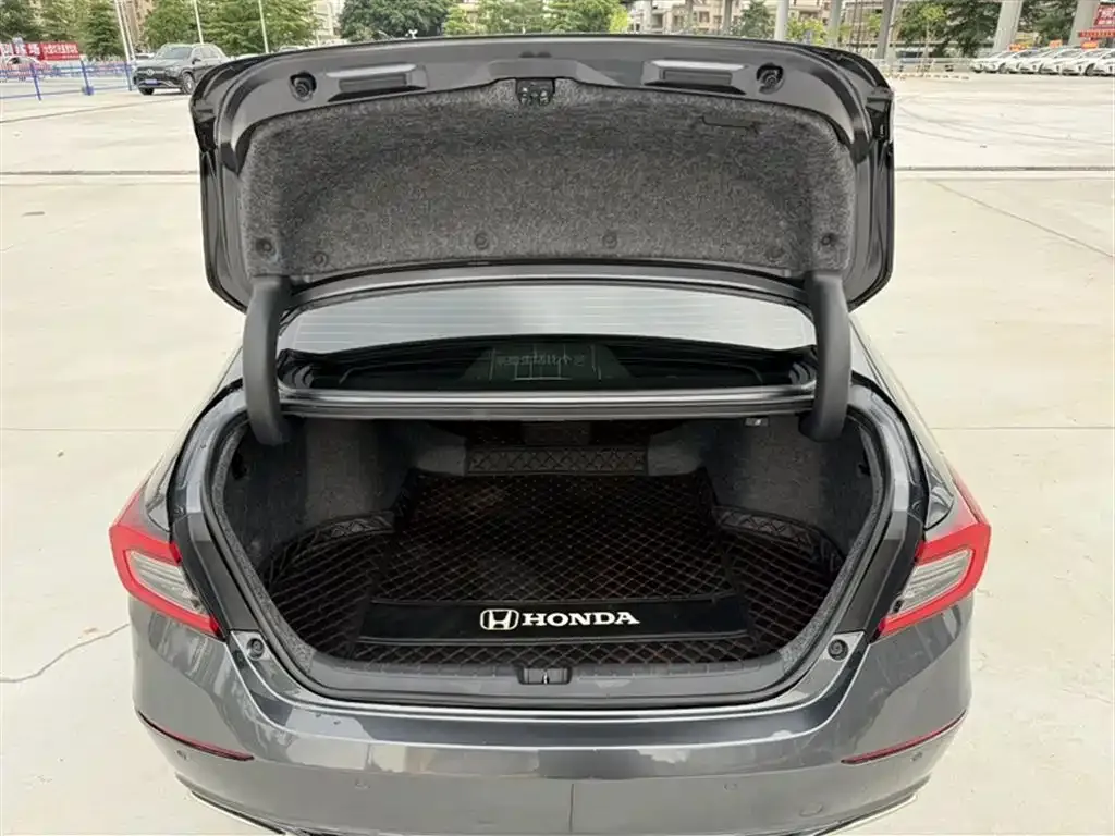 Honda Accord — фото 9