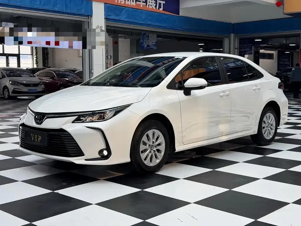 Toyota Corolla — фото 1