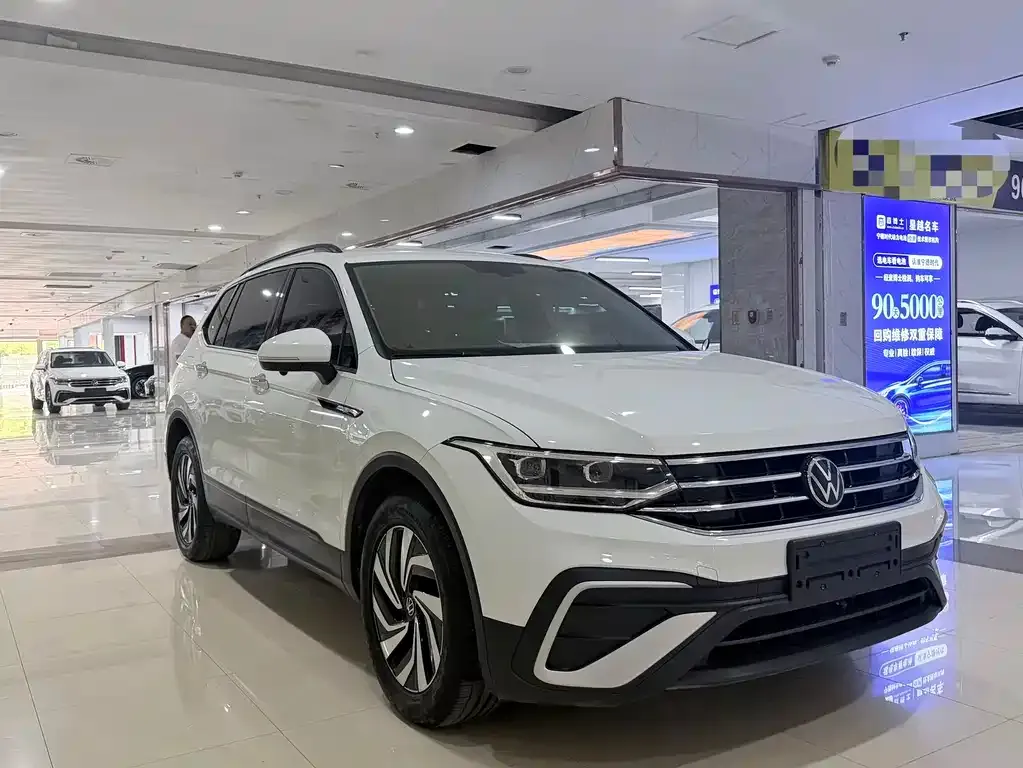 Volkswagen Tiguan L — фото 5