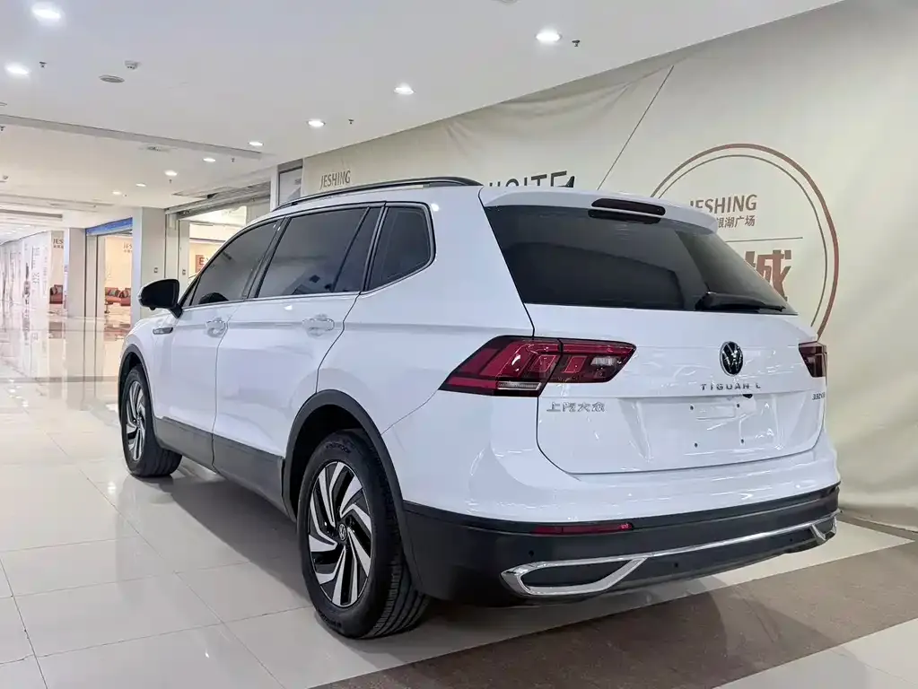 Volkswagen Tiguan L — фото 4