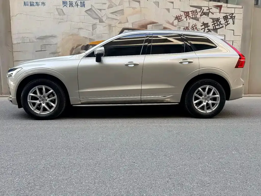 Volvo XC60 — фото 9