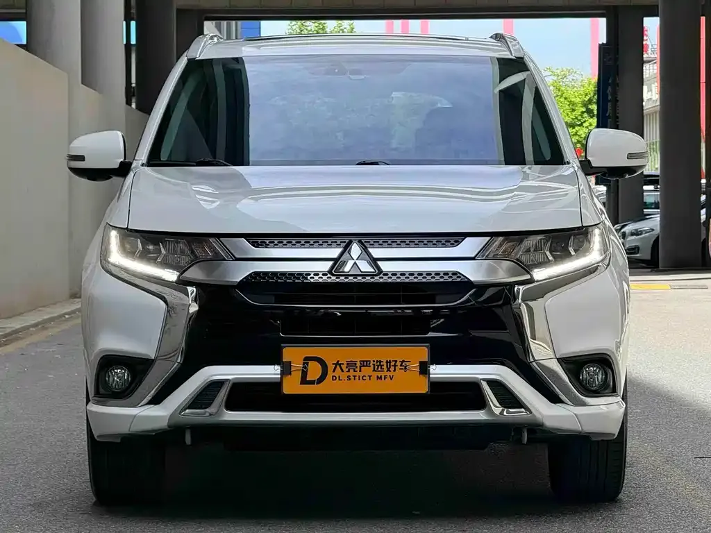 Mitsubishi Outlander — фото 5