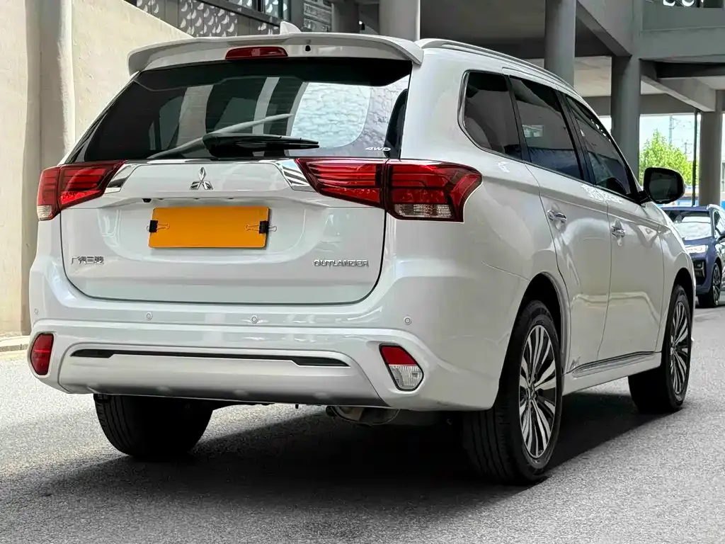 Mitsubishi Outlander — фото 3