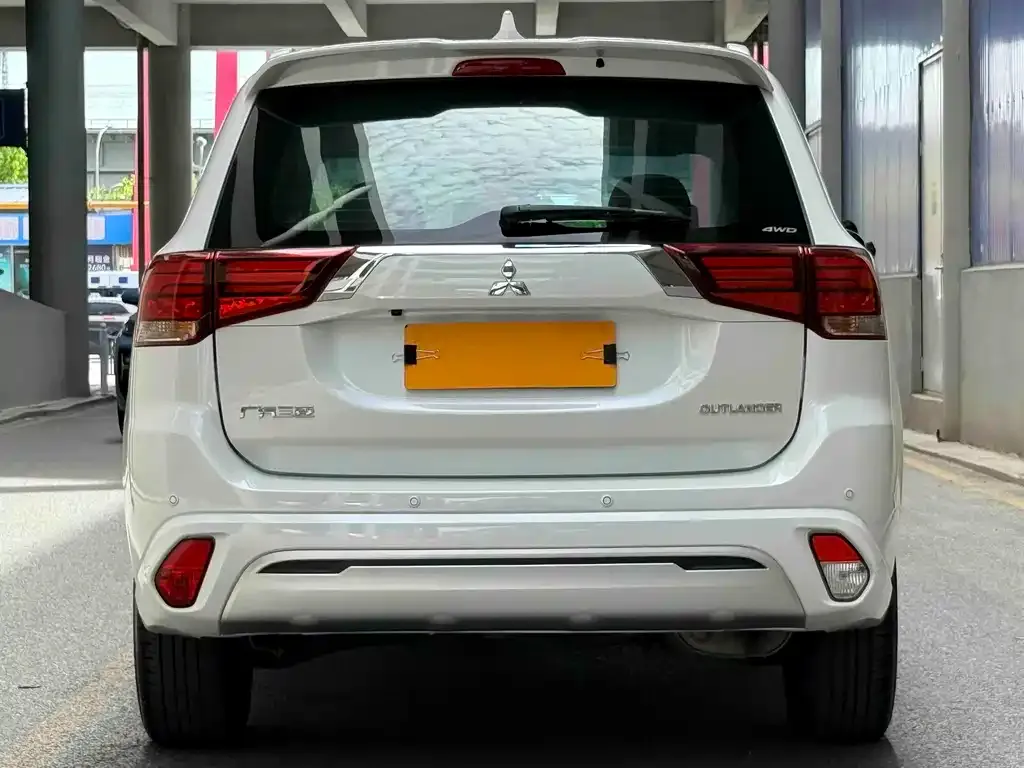 Mitsubishi Outlander — фото 4