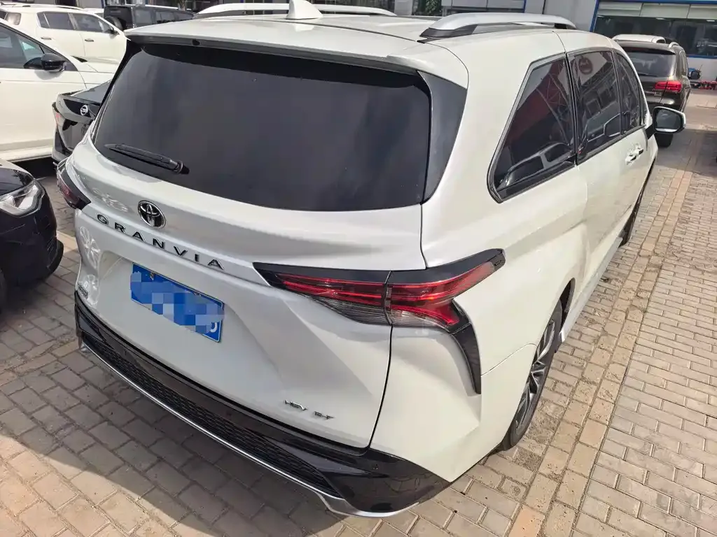 Toyota Granvia 2025 из CN, фото 2