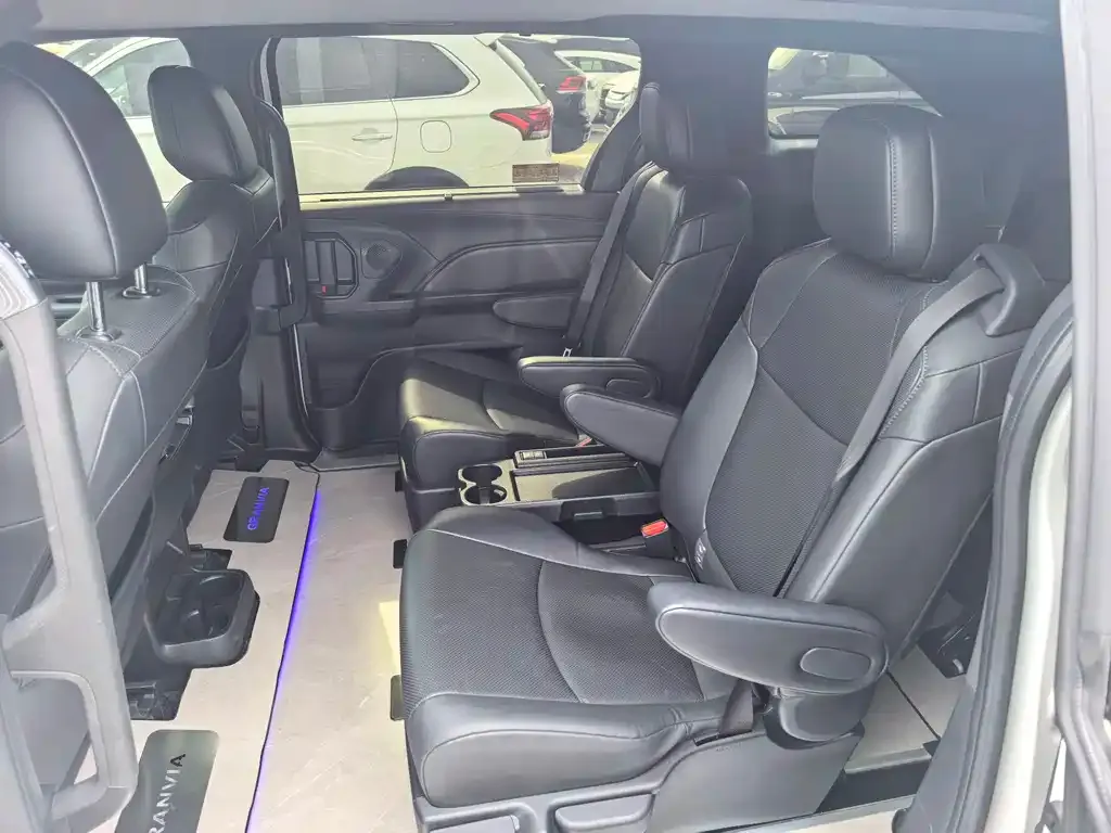 Toyota Granvia 2025 из CN, фото 8