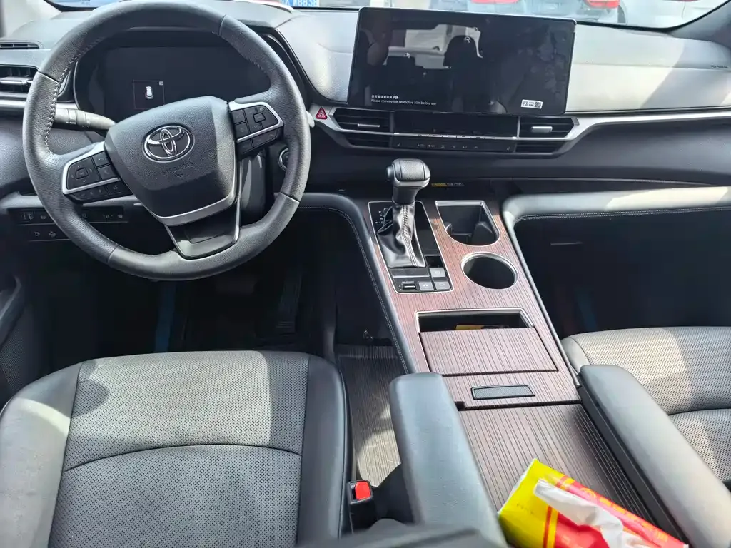 Toyota Granvia 2025 из CN, фото 7